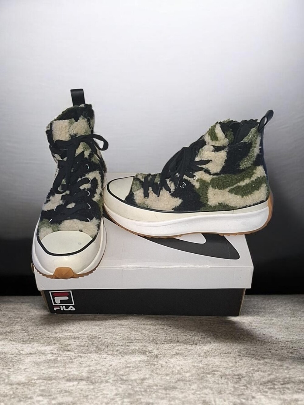 Steve Madden Womens Camo Faux Fur High Top Lace Up Side Zip Sneakers Size 10m